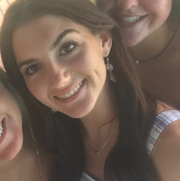 Meet your Posher, Britney - Picture 1 of 1